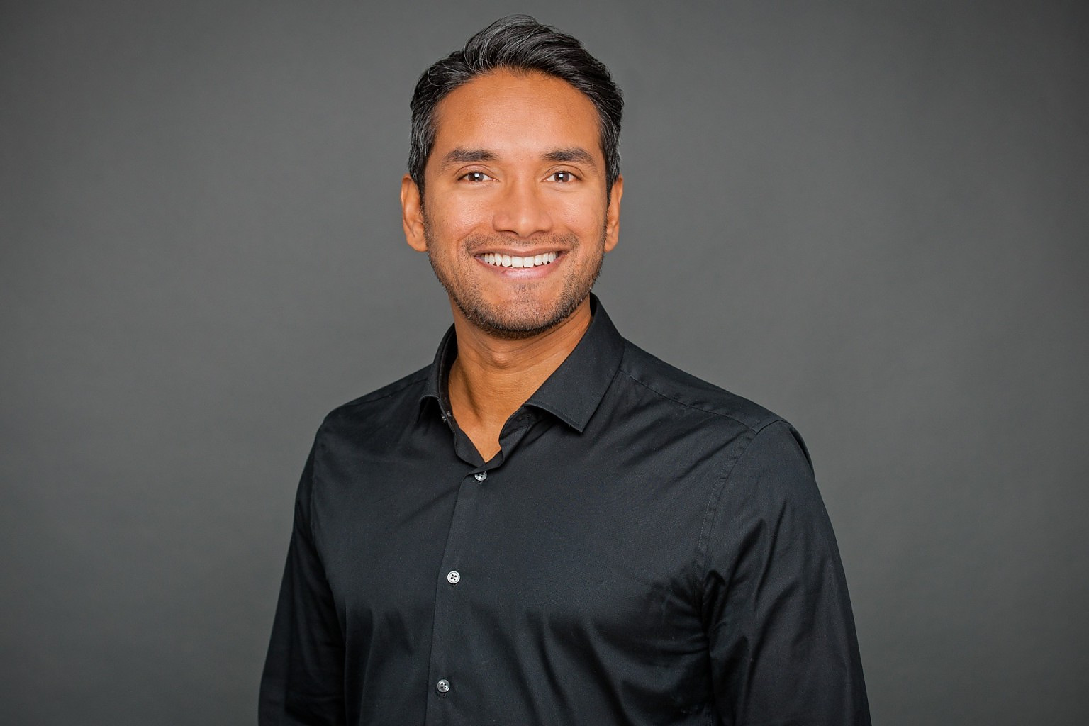 Dr. med. dent. Dennis Joseph Daniels, Zahnarzt und zahnärztlicher Leiter der Nova-Smile MVZ GmbH in Düsseldorf